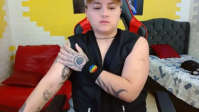 isabeautyx19 online show from 09/18/25, 03:19