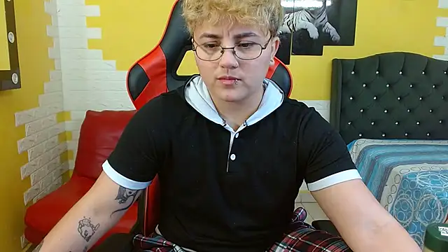 isabeautyx19 online show from 10/05/25, 01:48