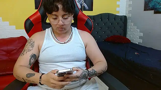 isabeautyx19 online show from 01/12/26, 03:39