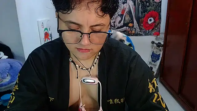 isabeautyx19 online show from 05/12/26, 01:47