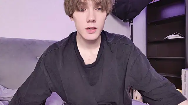 callmenineoneseven online show from 10/19/25, 09:32