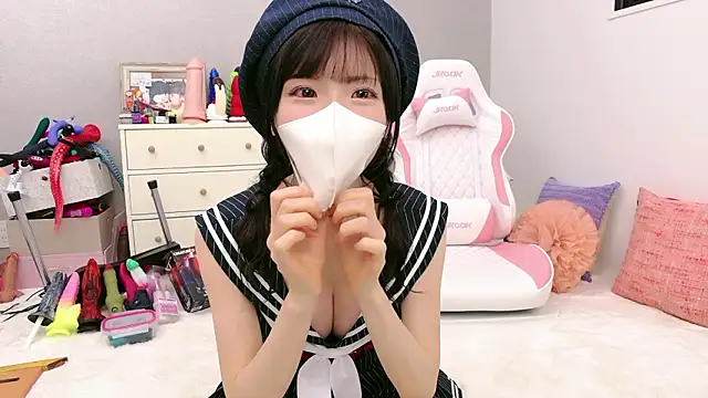 Snapshot of -minami- chatting on 05/13/26, 12:13 -minami- online show from 05/13/26, 12:13