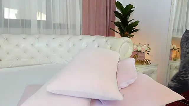 NinaCrystal1 online show from 07/18/26, 08:51