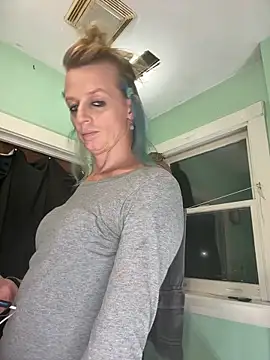 Cutetrans90 online show from 12/21/25, 12:18