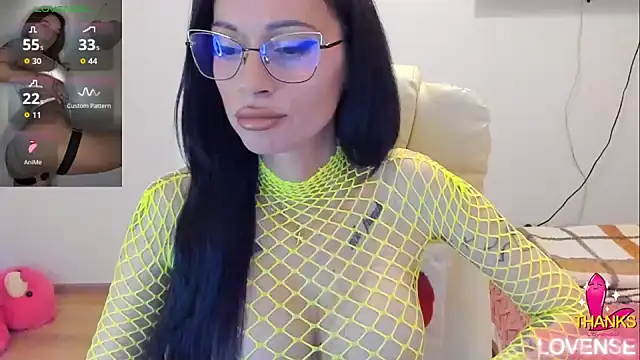kissnicol32 online show from 05/09/26, 04:12