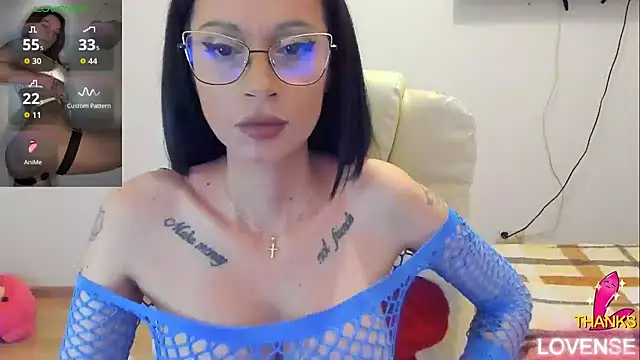 kissnicol32 online show from 05/13/26, 04:15