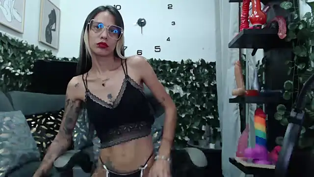 Snapshot of natasha_squirt28 chatting on 05/17/26, 12:41 natasha squirt28 online show from 05/17/26, 12:41