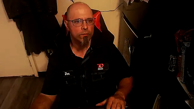 KrazyLegz online show from 10/22/25, 10:09