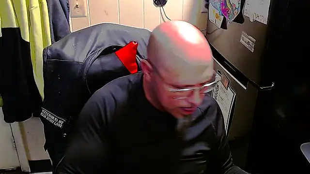 KrazyLegz online show from 11/28/25, 09:06