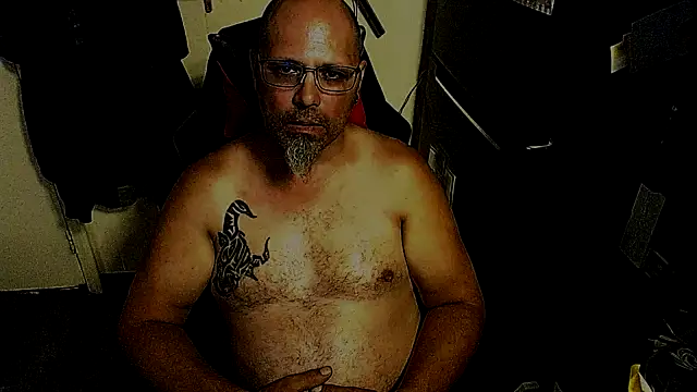 Snapshot of KrazyLegz chatting on 06/20/26, 02:58 KrazyLegz online show from 06/20/26, 02:58