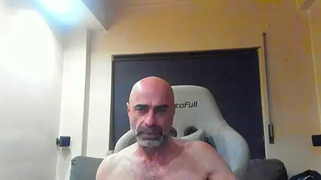 Snapshot of Bicopflirt chatting on 05/05/26, 12:07 Bicopflirt online show from 05/05/26, 12:07