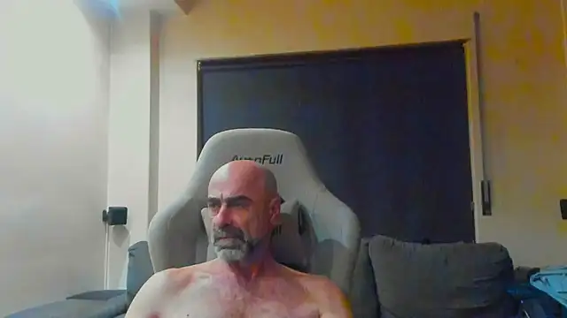 Snapshot of Bicopflirt chatting on 05/10/26, 10:26 Bicopflirt online show from 05/10/26, 10:26