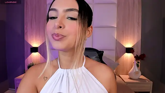 bella1207 online show from 09/30/25, 08:03