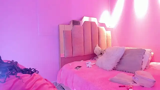 LoveQueen2 online show from 11/05/25, 12:05