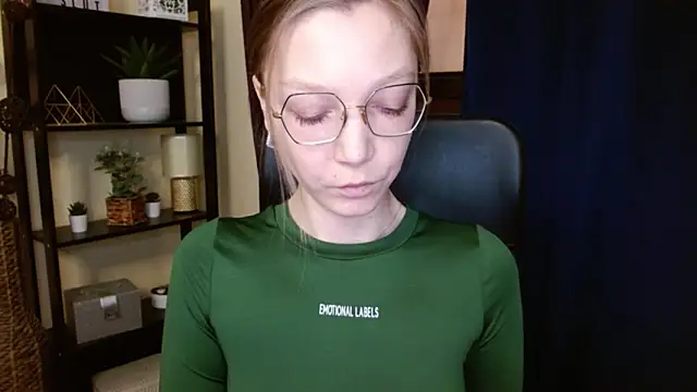 Snapshot of EmillyPlay chatting on 02/09/26, 07:01 EmillyPlay online show from 02/09/26, 07:01