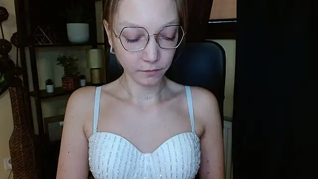 Snapshot of EmillyPlay chatting on 02/14/26, 08:11 EmillyPlay online show from 02/14/26, 08:11