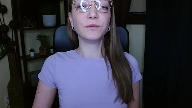 Snapshot of EmillyPlay chatting on 02/16/26, 06:31 EmillyPlay online show from 02/16/26, 06:31