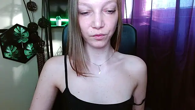 EmillyPlay online show from 04/09/26, 06:19