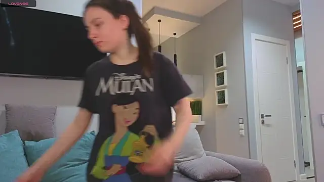 DonnaBurkee online show from 11/17/25, 04:07