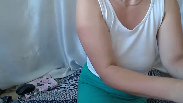 Burberrry  online show from 09/22/25, 08:27