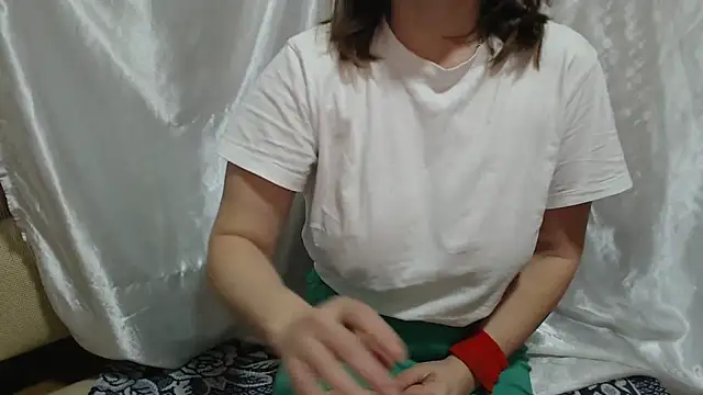 Snapshot of Burberrry_ chatting on 02/13/26, 04:52 Burberrry online show from 02/13/26, 04:52