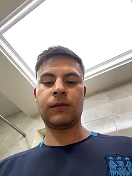 Snapshot of Nicolds14 chatting on 11/01/25, 01:51 Nicolds14 online show from 11/01/25, 01:51