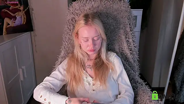 MalenaErnman online show from 10/04/25, 10:35