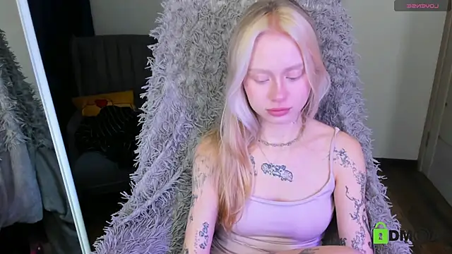 MalenaErnman online show from 10/16/25, 07:31