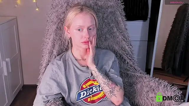 MalenaErnman online show from 11/20/25, 10:26