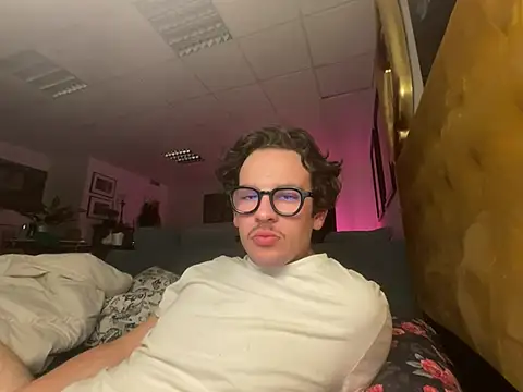 Snapshot of hardmecl chatting on 03/14/25, 07:23 hardmecl online show from 03/14/25, 07:23