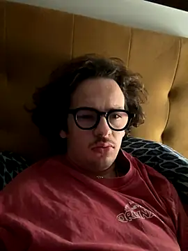 Snapshot of hardmecl chatting on 10/16/25, 01:06 hardmecl online show from 10/16/25, 01:06