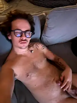 Snapshot of hardmecl chatting on 10/20/25, 06:41 hardmecl online show from 10/20/25, 06:41