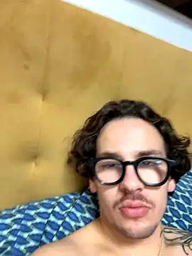 Snapshot of hardmecl chatting on 10/24/25, 07:21 hardmecl online show from 10/24/25, 07:21