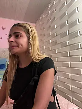 pamell col online show from 12/12/24, 01:43