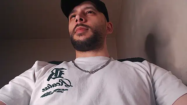 Snapshot of henryaxe chatting on 05/23/26, 04:55 henryaxe online show from 05/23/26, 04:55