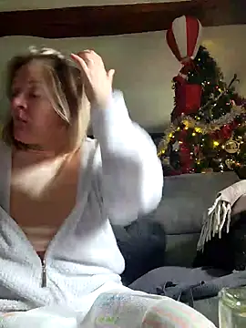 Snapshot of lady_charlyne chatting on 12/07/24, 09:28 lady charlyne online show from 12/07/24, 09:28