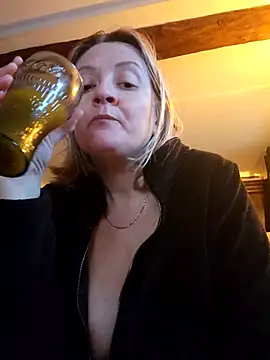 Snapshot of lady_charlyne chatting on 01/08/25, 08:38 lady charlyne online show from 01/08/25, 08:38