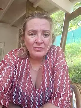 Snapshot of lady_charlyne chatting on 01/17/25, 02:39 lady charlyne online show from 01/17/25, 02:39