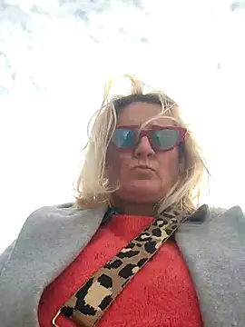 Snapshot of lady_charlyne chatting on 02/19/25, 02:12 lady charlyne online show from 02/19/25, 02:12