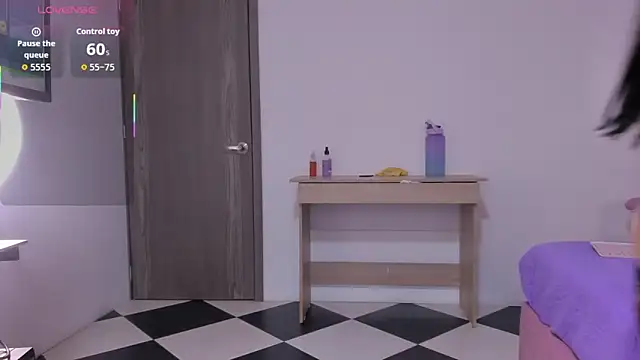 alexa pariss online show from 10/07/25, 08:17