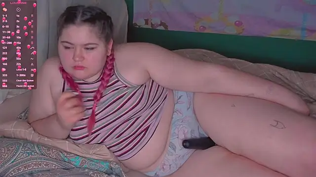 Freakcute  online show from 03/17/25, 08:30