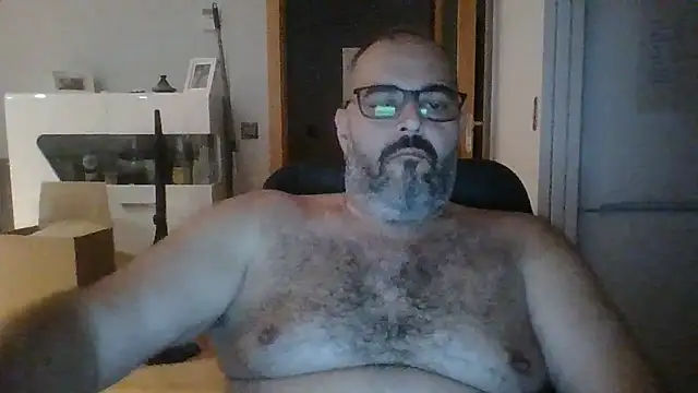 templar2303 online show from 10/21/25, 09:04