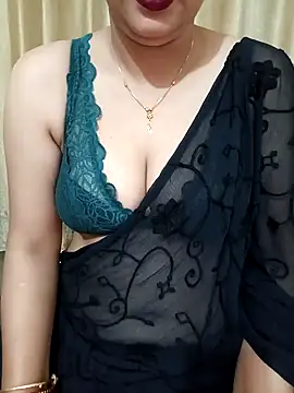 Snapshot of Priya_Boudi chatting on 12/20/24, 05:18 Priya Boudi online show from 12/20/24, 05:18