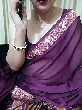 Snapshot of Priya_Boudi chatting on 01/01/25, 04:50 Priya Boudi online show from 01/01/25, 04:50