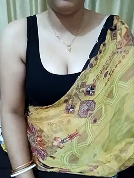 Snapshot of Priya_Boudi chatting on 01/01/25, 07:53 Priya Boudi online show from 01/01/25, 07:53