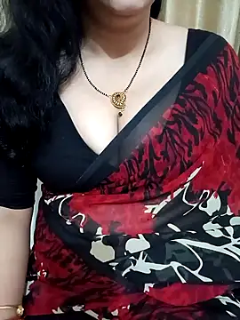 Snapshot of Priya_Boudi chatting on 01/13/25, 04:08 Priya Boudi online show from 01/13/25, 04:08