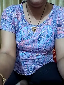 Snapshot of Priya_Boudi chatting on 01/22/25, 04:12 Priya Boudi online show from 01/22/25, 04:12