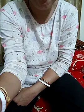 Snapshot of Priya_Boudi chatting on 01/24/25, 08:11 Priya Boudi online show from 01/24/25, 08:11