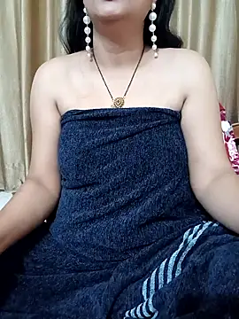 Snapshot of Priya_Boudi chatting on 02/04/25, 07:44 Priya Boudi online show from 02/04/25, 07:44