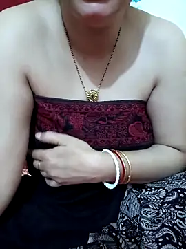 Snapshot of Priya_Boudi chatting on 03/08/25, 07:31 Priya Boudi online show from 03/08/25, 07:31